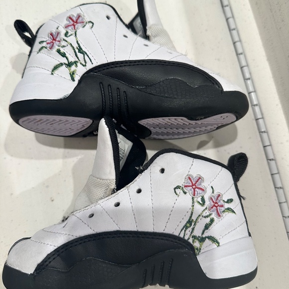 Air Jordan 12 Retro GS Floral 8c Kids - Picture 3 of 6